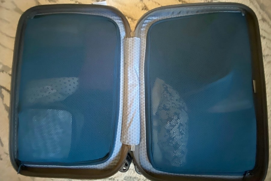 Delsey Turenne inside with compartments zipped