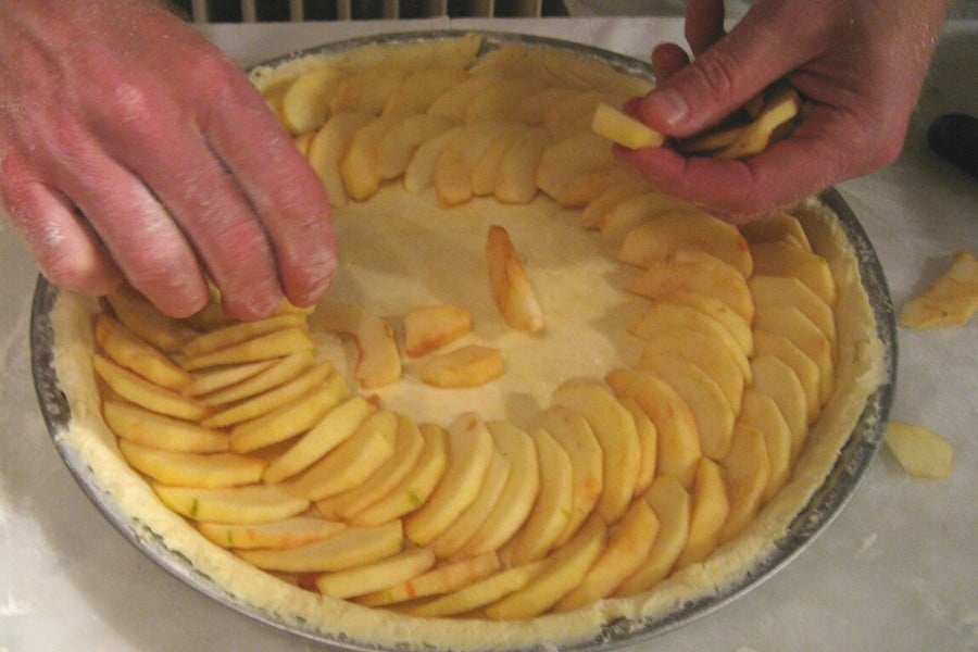 making a french apple tart