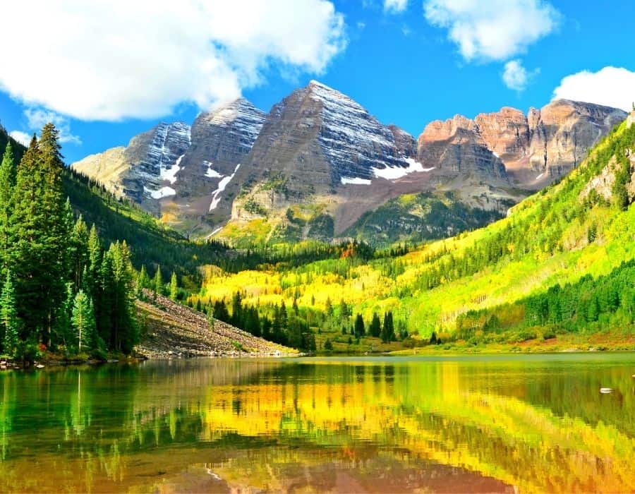 Maroon Bells mountain peaks and a lake near Aspen Colorado