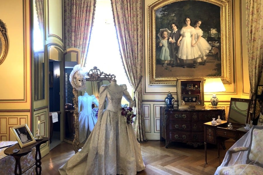 ladies sitting room at chateau cheverny