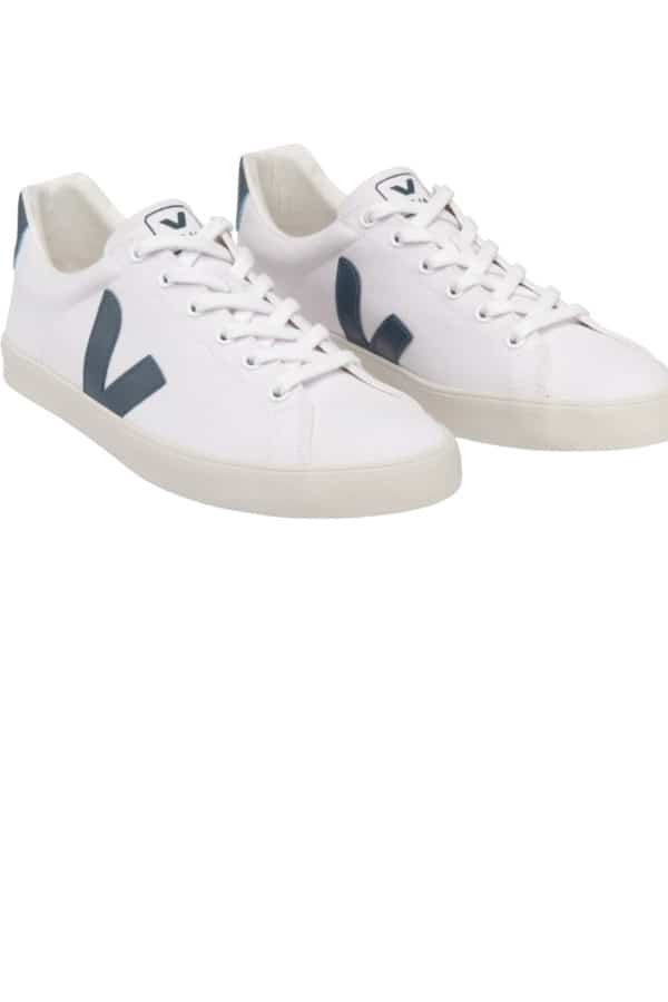 White canvas Esplar sneakers with a blue accent, by Veja