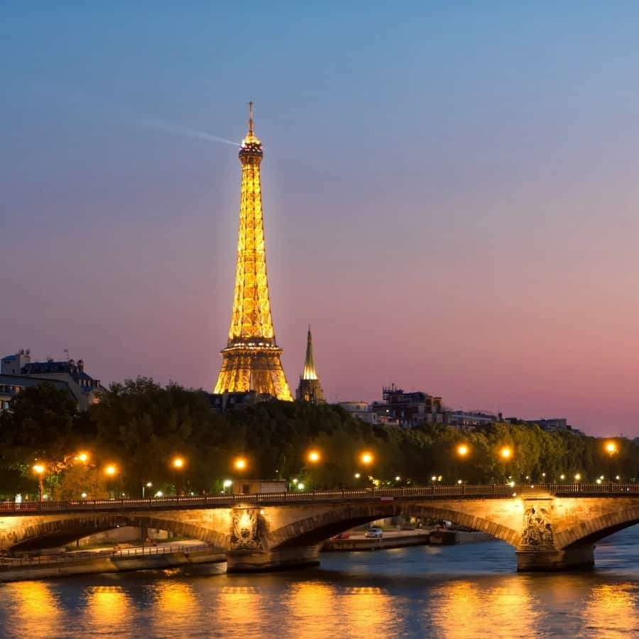 strolling allong the Seine is one of the many lovely things to do in Paris at night
